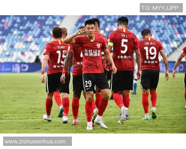 中超焦点战巴黎圣日耳曼与尤文图斯激战成平红牌争议引发全场热议